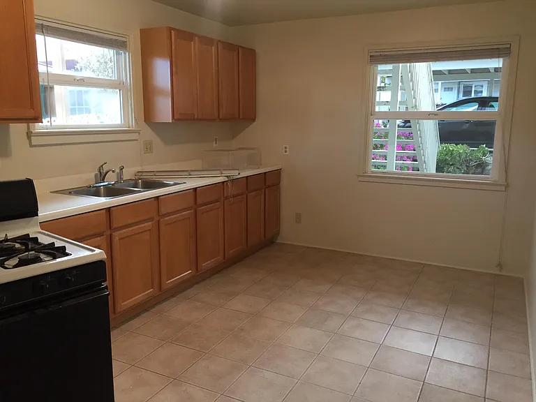 487 Watson St #3 — Photo 4