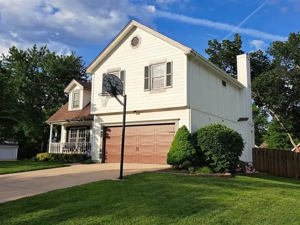 1685 N Sunset St, Olathe, KS 66061