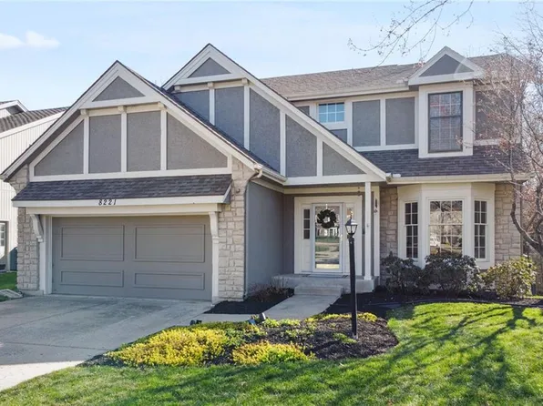 8221 W 152nd Ter, Overland Park, KS 66223