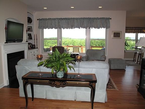 4th image of 6 Ashton Dr