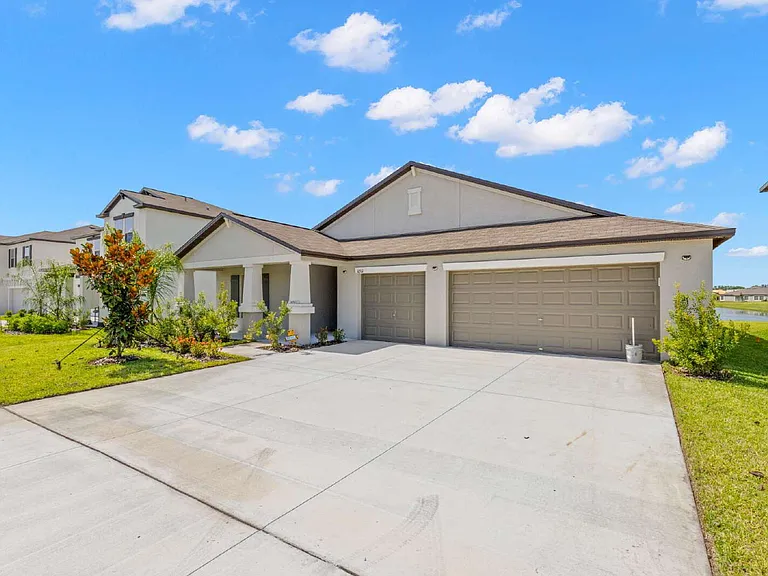 16561 Delia St — Photo 3