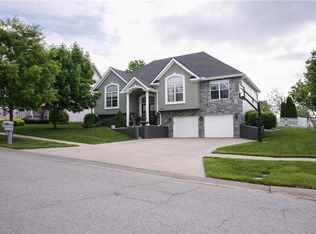 4401 Kensington Dr, Saint Joseph, MO 64506