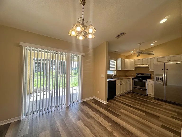 1137 NW Juanita Pl — Photo 4