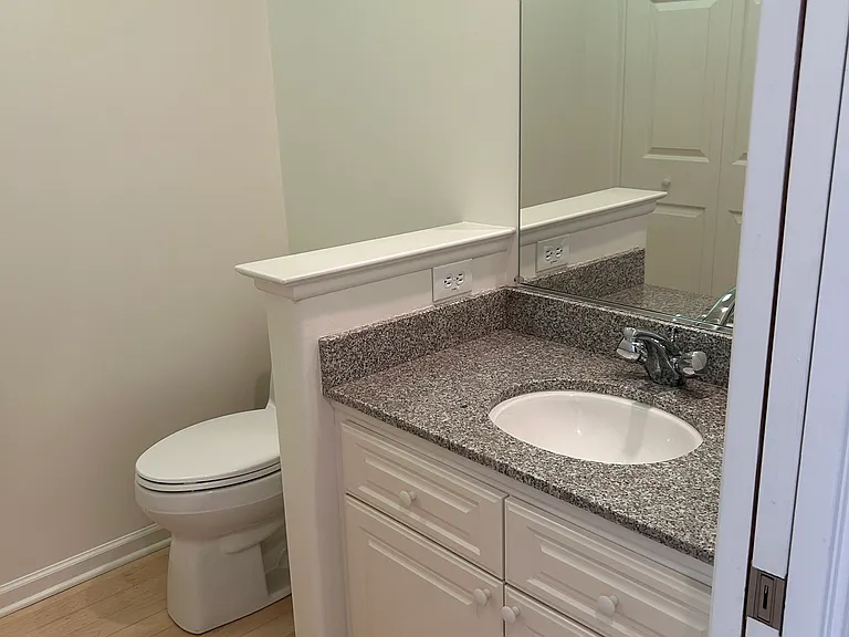 6676 Charing Cross Rd — Photo 9