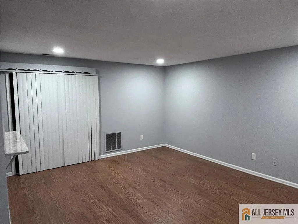 1 bed, 1.0 bath, $2,200 — Photo 4