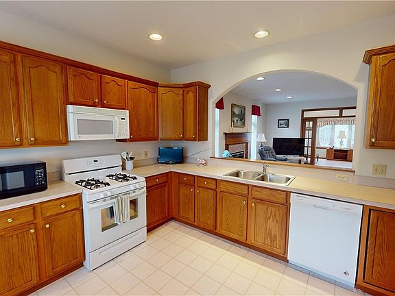 4th image of 9363 Scottsdale Dr