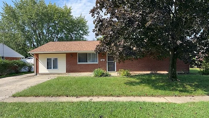 3 bed, 1.0 bath, 1350 sqft, $1,750 — Photo 3