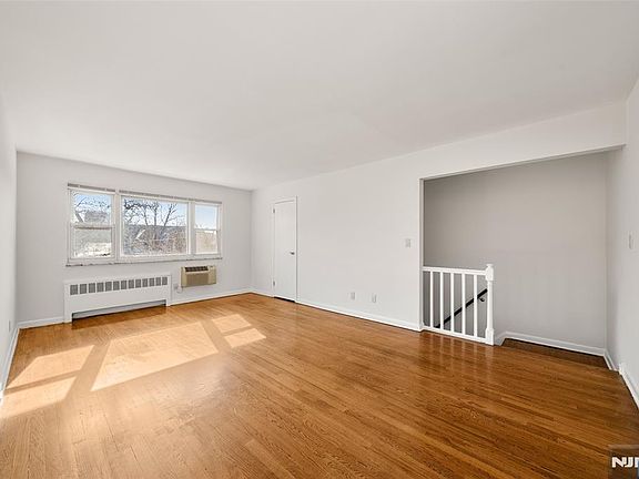 5th image of 201 Oakdene Pl APT C2