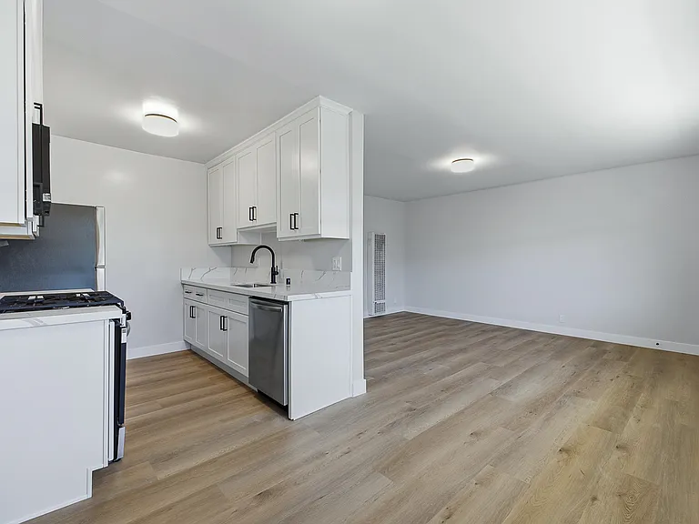 243 Crandall St — Photo 15