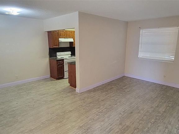 4th image of 1100 NE 1st Ct APT 215