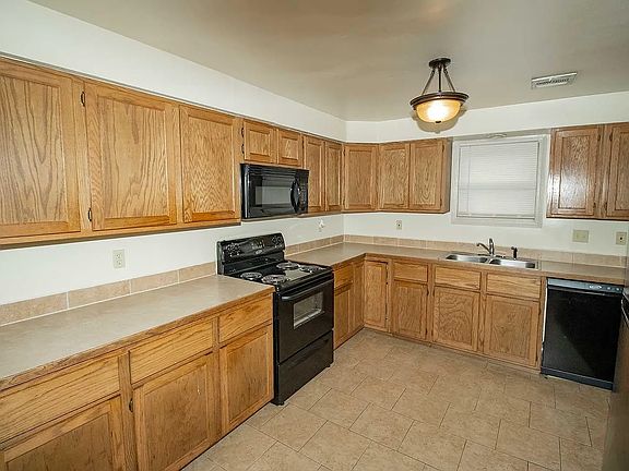 4th image of 5721 E Grand Ave