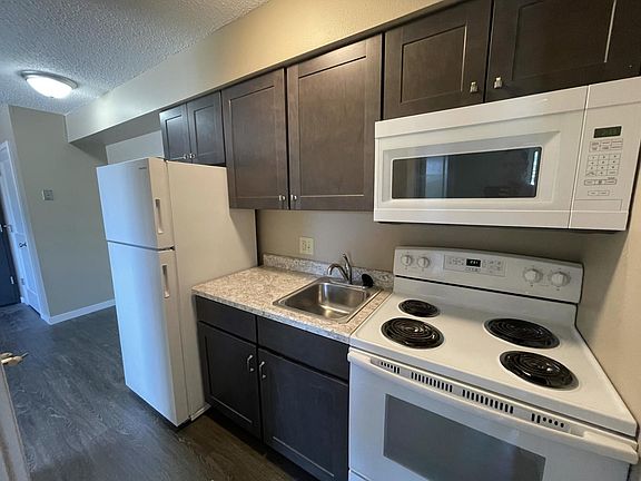 5th image of 612 S Van Buren St APT 12