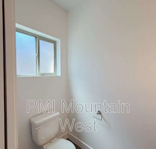 506 W 2200 N — Photo 13