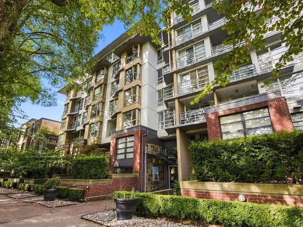 2137 W 10th Ave #403, Vancouver, BC V6K 4W4