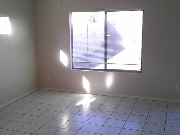 4th image of 10572 W Amelia Ave