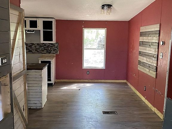 5th image of 490 Gregory Rd
