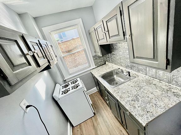 4th image of 28 Palmer Ave #2A