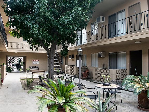 3rd image of 445 E Verdugo Ave APT K