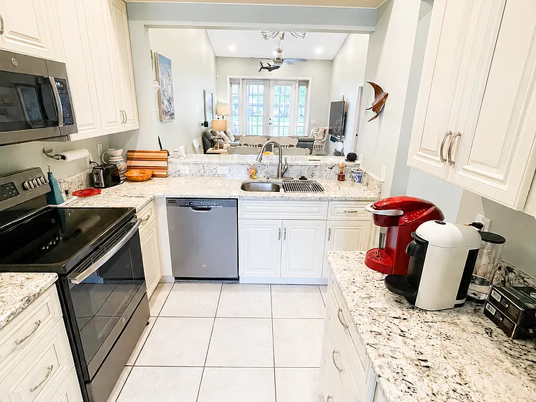 250 Saint Lucie Ln #14 — Photo 4