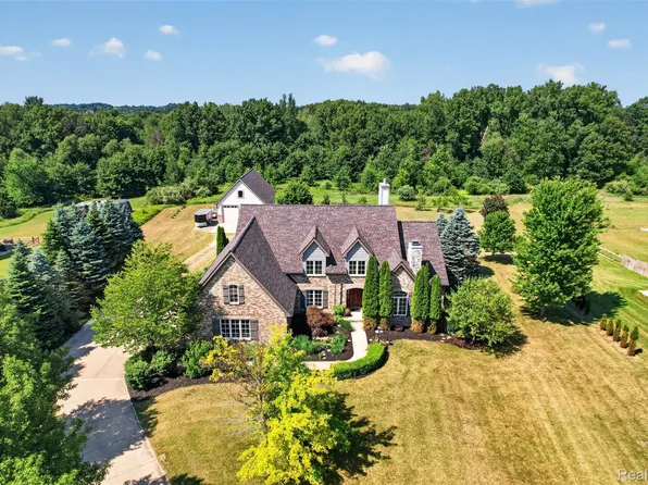 5372 Stone Garden Dr, Howell, MI 48843