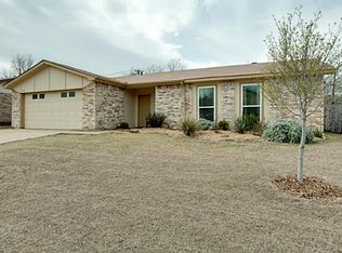 1940 Lost Creek Dr, Arlington, TX 76006