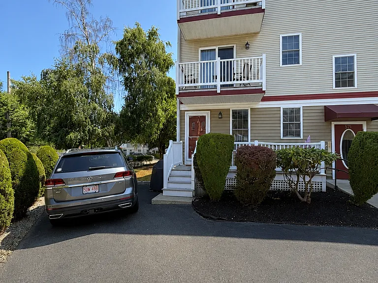 571 Freeport St #2 — Photo 4