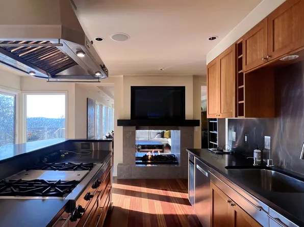 1400 11th Ave W APT 3, Seattle, WA 98119