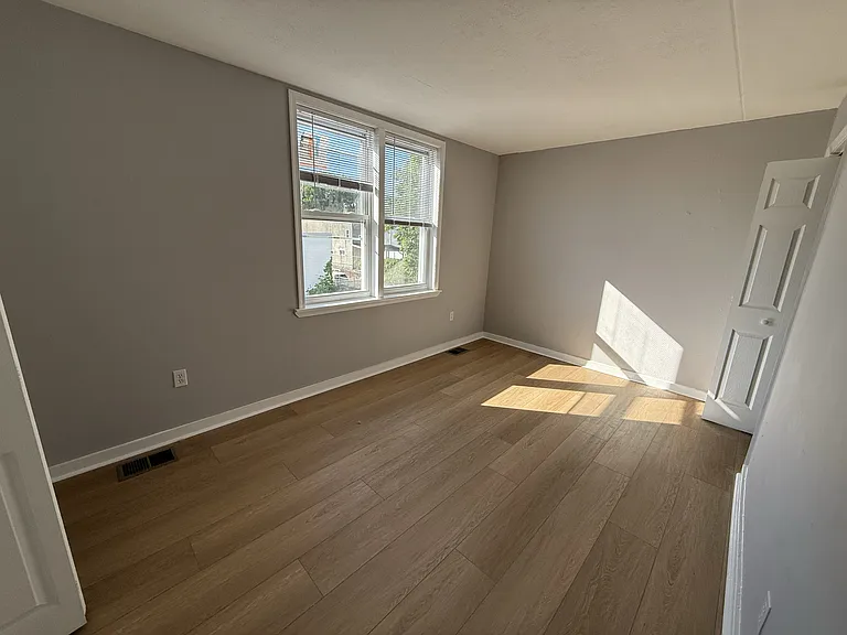 430 Mechanic St — Photo 8