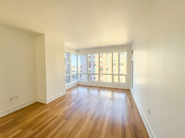 350 W 42nd St APT 20C, New York, NY 10036
