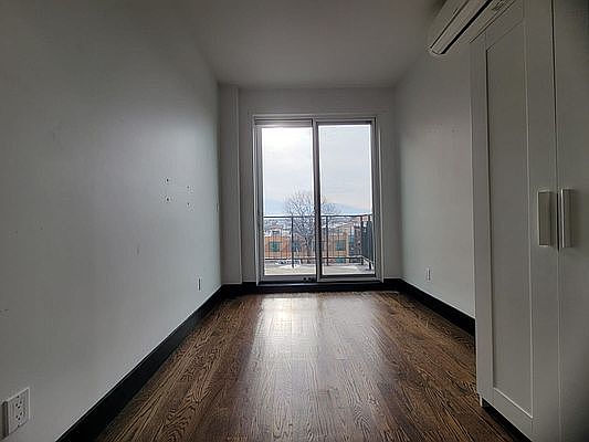 3rd image of 453 Willoughby Ave