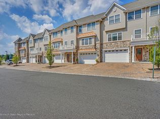 17 White Oak Ln, Aberdeen, NJ 07747