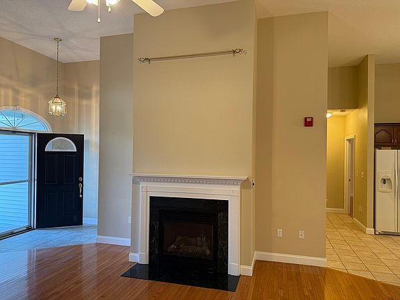 3rd image of 40 Holly Ln Unit 40