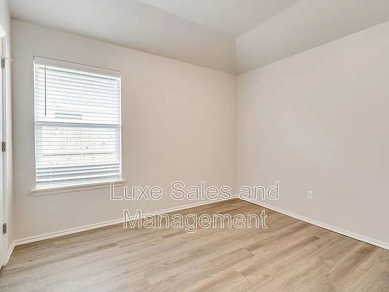 8012 NW 105th Ter — Photo 18