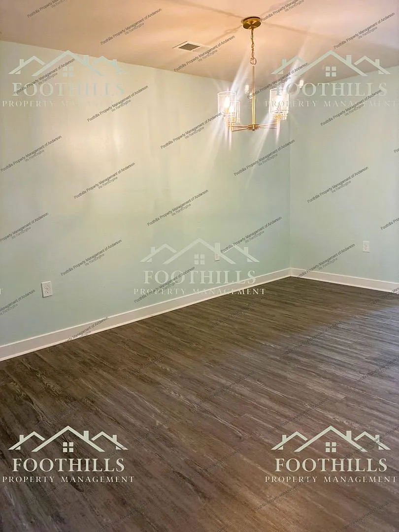 3 bed, 2.5 bath, 1636 sqft, $1,795 — Photo 4