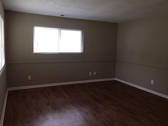 2nd image of 2551 Mariposa St