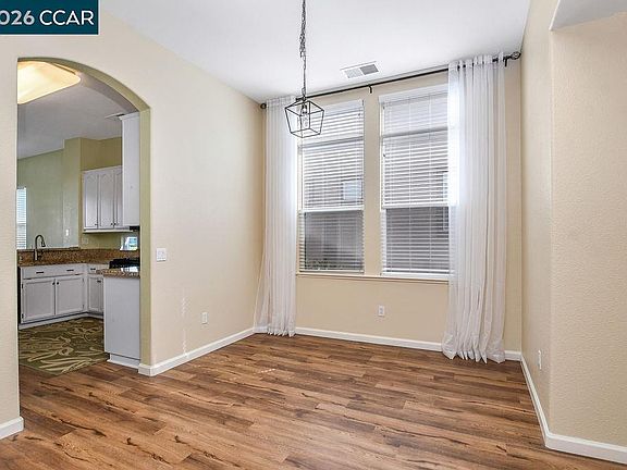 4th image of 1572 Rubidoux Ln