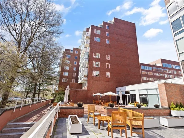 975 Memorial Dr APT 507, Cambridge, MA 02138