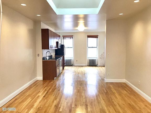 2nd image of 174 Franklin St #3