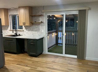237 S 10th St APT 3, Kalama, WA 98625