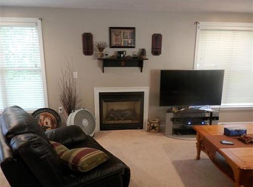 5th image of 27 Newbury Dr