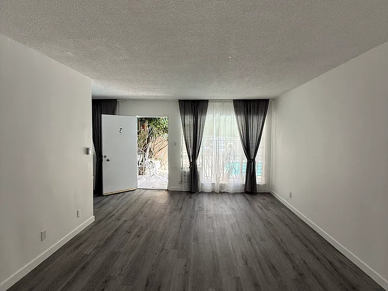 7231 Franklin Ave #2 — Photo 10