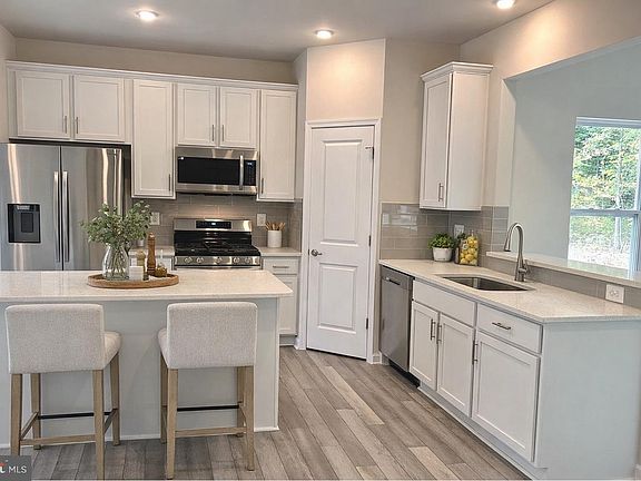 4th image of 311 Winterset Ln