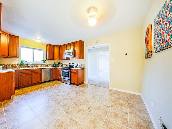 5th image of 1310 Aster Dr