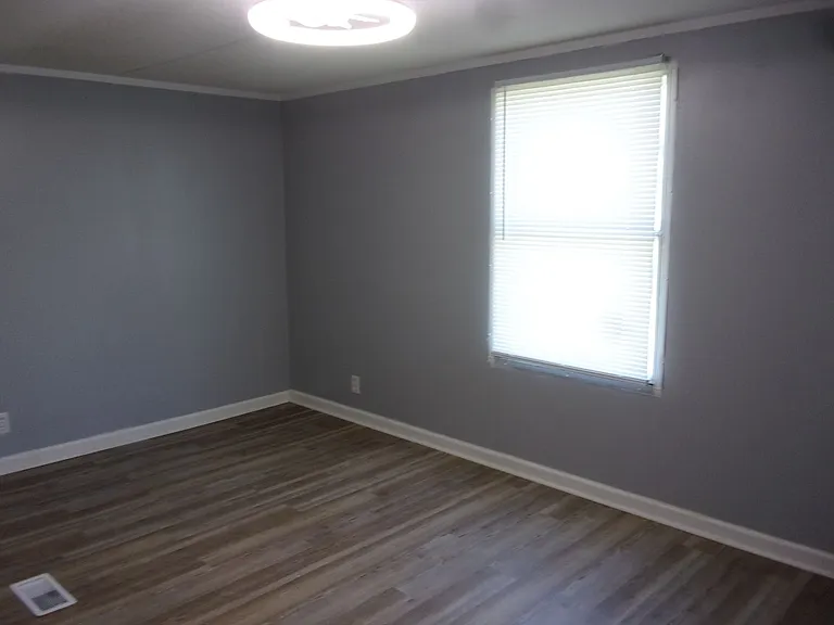 314 Clayton Ave — Photo 11