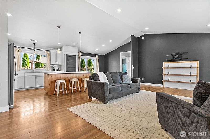 3rd image of 119 Cornerstone Drive