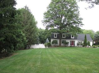 15 Wedgewood Dr, Danbury, CT 06811