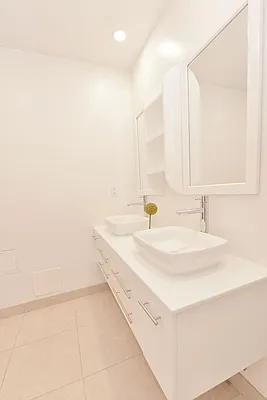 Sold by A & I Broadway | media 14