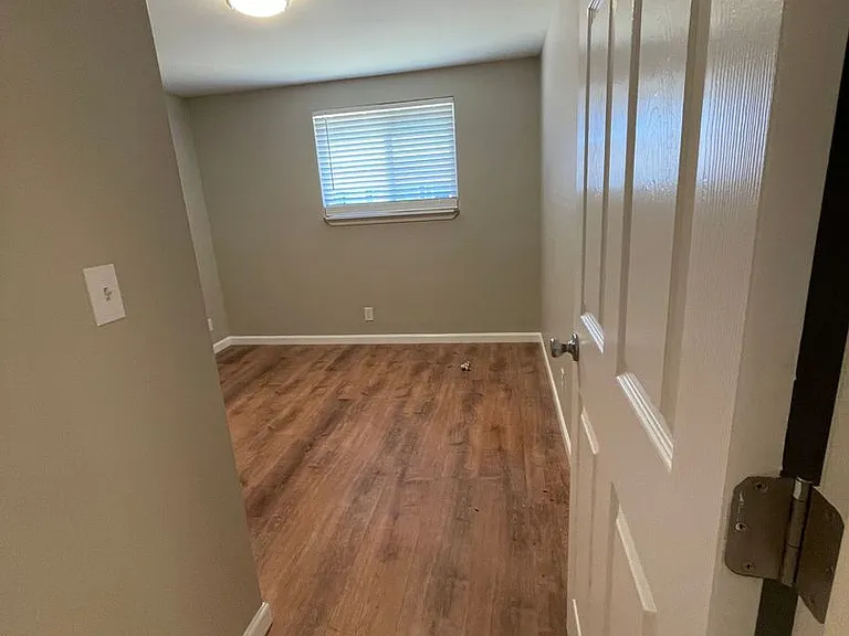 Churchill Village Apartments — Photo 99