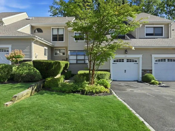 49 Villas Circle, Melville, NY 11747