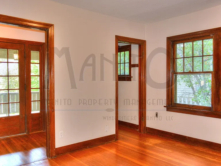1604 E 11th Ave — Photo 11
